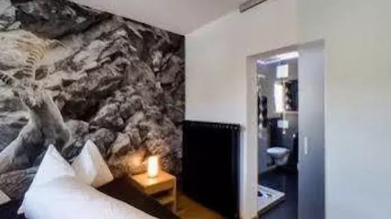 Hotel Rätia | Maloja District - Graubuenden - Ilanz