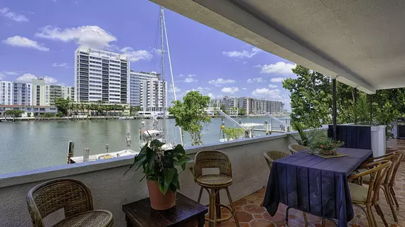 Miami Whitehouse Apartments | Florida - Miami (ve civarı) - North Bay Village