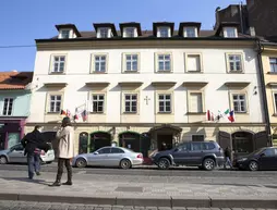 Hotel U Kříže | Prag - Městská čast Praha 1 (en büyük Prag ilçesi) - Mala Strana