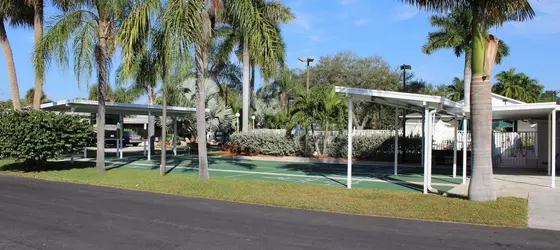 Groves RV Resort | Florida - Fort Myers (ve civarı) - Fort Myers