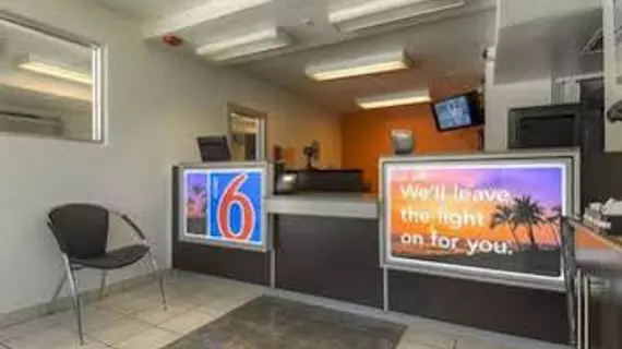 Motel 6 San Bernardino North | Kaliforniya - San Bernardino County - San Bernardino (ve civarı) - San Bernardino