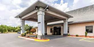 Econo Lodge Inn and Suites