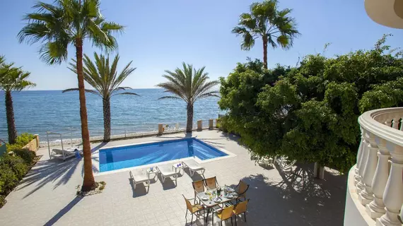 Sunset Beachfront Villa Meneou | Larnaka Bölgesi - Larnaka