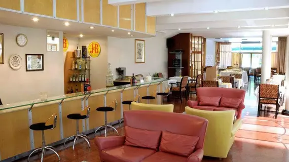 Yaguaron Hotel (San Nicolas) | Buenos Aires (ili) - San Nicolas de los Arroyos (ve civarı) - San Nicolas de los Arroyos