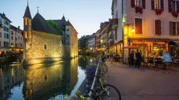 Campanile Annecy - Cran Gevrier | Auvergne-Rhone-Alpes - Haute-Savoie (bölge) - Annecy - Cran-Gevrier