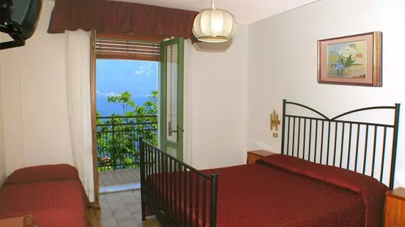 Hotel Augusta Garnì | Lombardy - Brescia (il) - Limone sul Garda