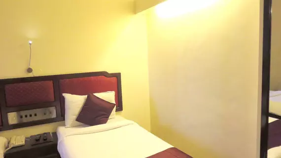 Hotel Ashish Plaza | Maharaştra - Pune Bölgesi - Pune - Shivajinagar