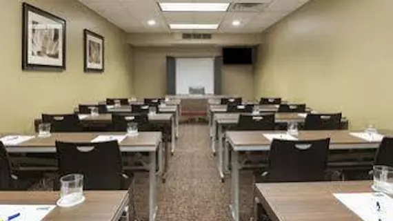 Holiday Inn Express Hotel & Suites Grand Rapids-North | Michigan - Grand Rapids (ve civarı) - Grand Rapids