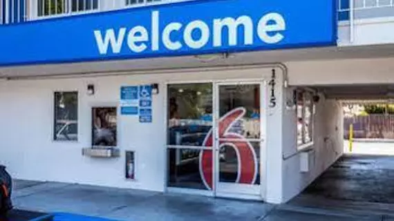 Motel 6 Sacramento Downtown | Kaliforniya - Sacramento (ve civarı) - Sacramento