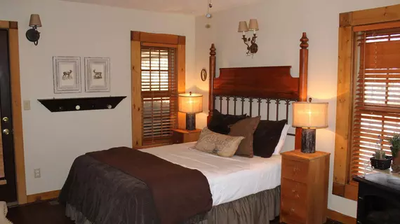 Bear Creek Bed and Breakfast Lodge | Missouri - Branson (ve civarı) - Walnut Shade