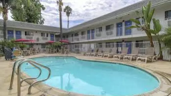 Motel 6 Los Angeles - Baldwin Park | Kaliforniya - Los Angeles County - San Gabriel Valley