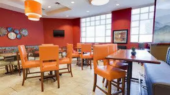 Drury Inn & Suites Greenville | Güney Karolayna - Greenville - Spartanburg (ve civarı) - Greenville