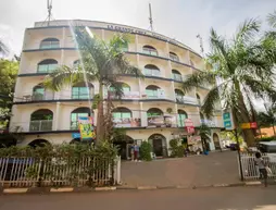 Chez Johnson Muyenga | Kampala