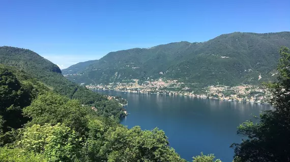 B&B Le Ortensie | Lombardy - Como (il) - Faggeto Lario