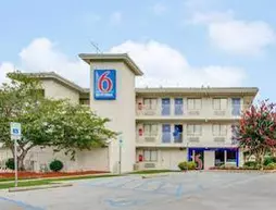 Motel 6 Columbia West South Carolina | Güney Karolayna - Columbia (ve civarı) - Columbia - St. Andrews