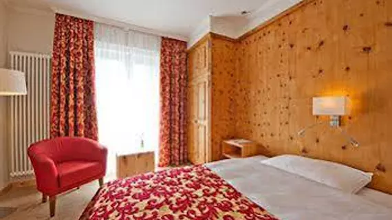 Hotel Engiadina | Maloja District - Graubuenden - Zuoz