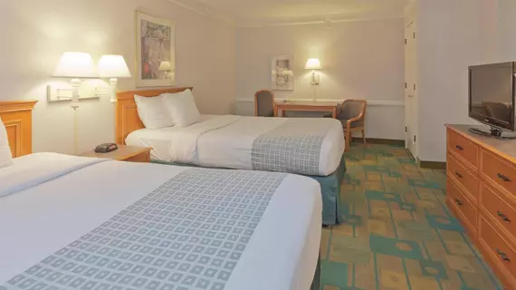 Days Inn and Suites Huntsville | Alabama - Huntsville (ve civarı) - Huntsville