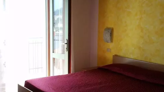 Hotel Augusta Garnì | Lombardy - Brescia (il) - Limone sul Garda