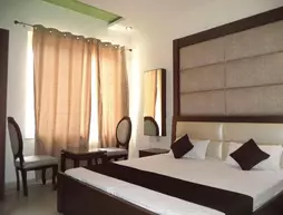 Hotel Laxmi Palace | Uttarkand - Haridwar Bölgesi - Haridwar (ve civarı) - Rishikesh - Tapovan Bölgesi