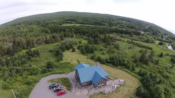 Blue Tin Roof B & B | Nova Scotia - Livingstone Cove