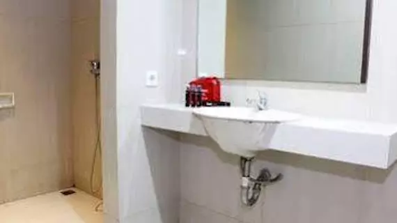 RedDoorz near Balai Kota Surabaya | Doğu Cava - Surabaya