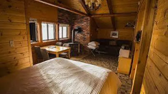 Castle Mountain Chalets | Alberta - Castle Junction