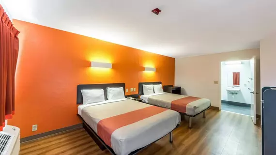 Motel 6 San Antonio | Teksas - San Antonio (ve civarı) - San Antonio