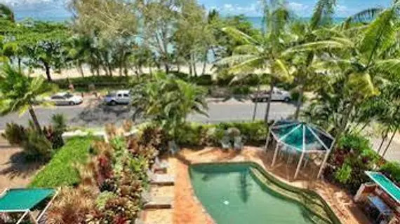 On The Beach | Queensland - Cairns - Cairns (ve civarı) - Trinity Beach