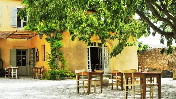 Hostellerie de l'Abbaye de Frigolet | Provence - Alpes - Cote d'Azur - Bouches-du-Rhone (bölge) - St.-Remy-de-Provence (ve civarı) - Tarascon