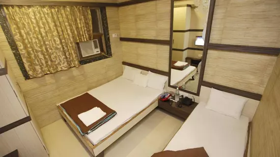 Hotel Al Moazin | Maharaştra - Raigad - Bombay (ve civarı) - Bombay