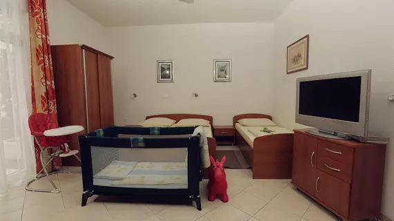 Apartments Vila Adrijana | Split-Dalmaçya - Baska Voda