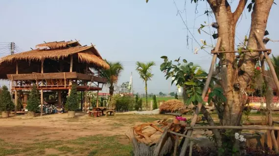 Heun Baan Rong Khun Resort | Chiang Rai İli - Chiang Rai