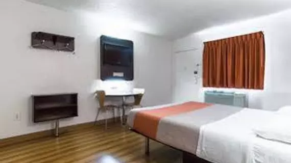 Motel 6 Long Beach International City | Kaliforniya - Los Angeles County - Long Beach