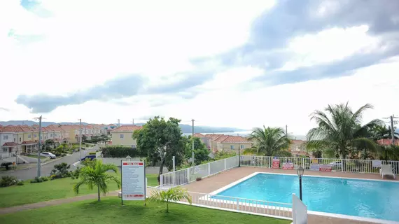 Country Club Mangowalk Townhouse | Saint James - Montego Körfezi (ve civarı) - Montego Bay