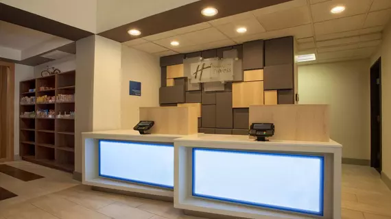 Holiday Inn Express and Suites Davis University Area | Kaliforniya - Sacramento (ve civarı) - Davis