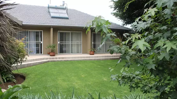 Fin and Feather Guesthouse | Gauteng - City of Tshwane - Johannesburg (ve civarı) - Benoni