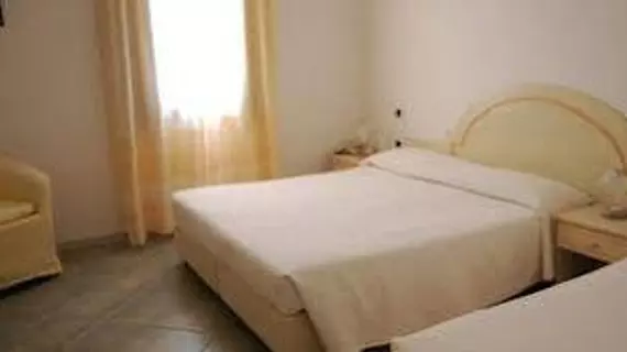 Hotel Cavour | Sardinya - Sassari - Olbia - Olbia Kent Merkezi