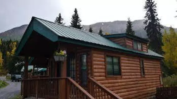 Gwin's Lodge & Roadhouse Est. 1952 | Alaska - Cooper Landing