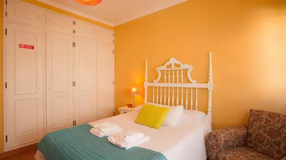 Ericeira Chill Hill Hostel & Private Rooms - Peach Garden | Lizbon Bölgesi - Mafra - Ericeira