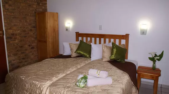 Emerald Guesthouse | Gauteng - City of Tshwane - Johannesburg (ve civarı) - Kempton Park