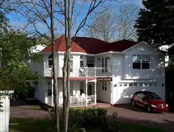 Aaron's Dove House Bed & Breakfast Harbourside | Nova Scotia - North Sydney