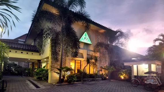 Griya Sentana Hotel | Yogyakarta Özel Bölgesi - Yogyakarta (ve civarı) - Yogyakarta - Kraton - Merkez Yogyakarta