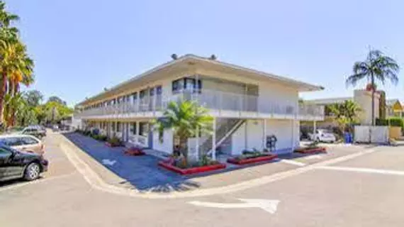 Motel 6 Santa Barbara-State | Kaliforniya - Santa Barbara (ve civarı) - Santa Barbara