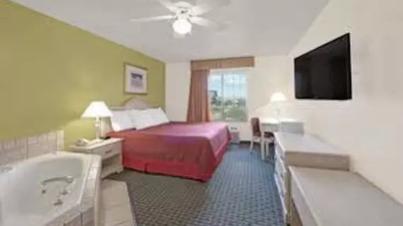 Quality Inn & Suites | New Mexico - Clayton