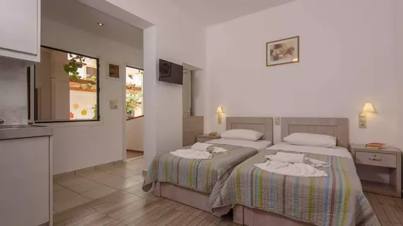 Nikos Hotel | Girit Adası - Kandiye (bölge) - Faistos - Matala