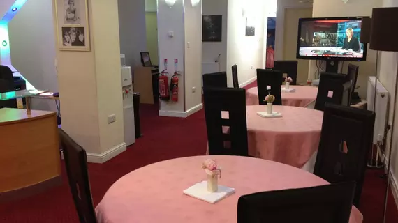 City View Hotel - Roman Road Market | Londra (ve civarı) - Tower Hamlets - Bow