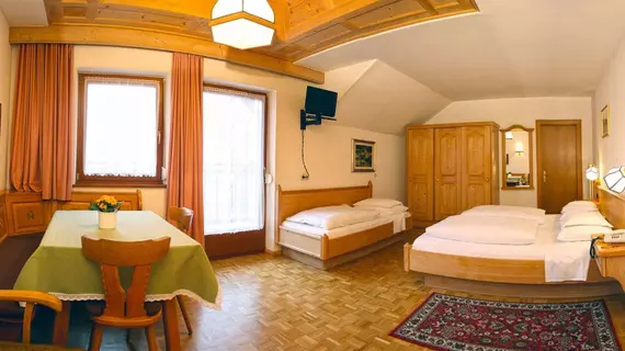 Hotel Dolomiti Madonna | Trentino-Alto Adige - Güney Tirol (il) - Ortisei