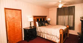 White Horse Hotel | Idaho - Spirit Lake