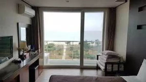 Pine Beach Condotel | Gangwon - Sokcho (ve civarı) - Yangyang