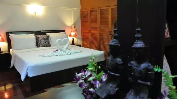 Karon Sunshine Guesthouse & Bar | Phuket (ve civarı) - Thalang